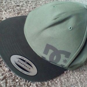 Snap back hat
